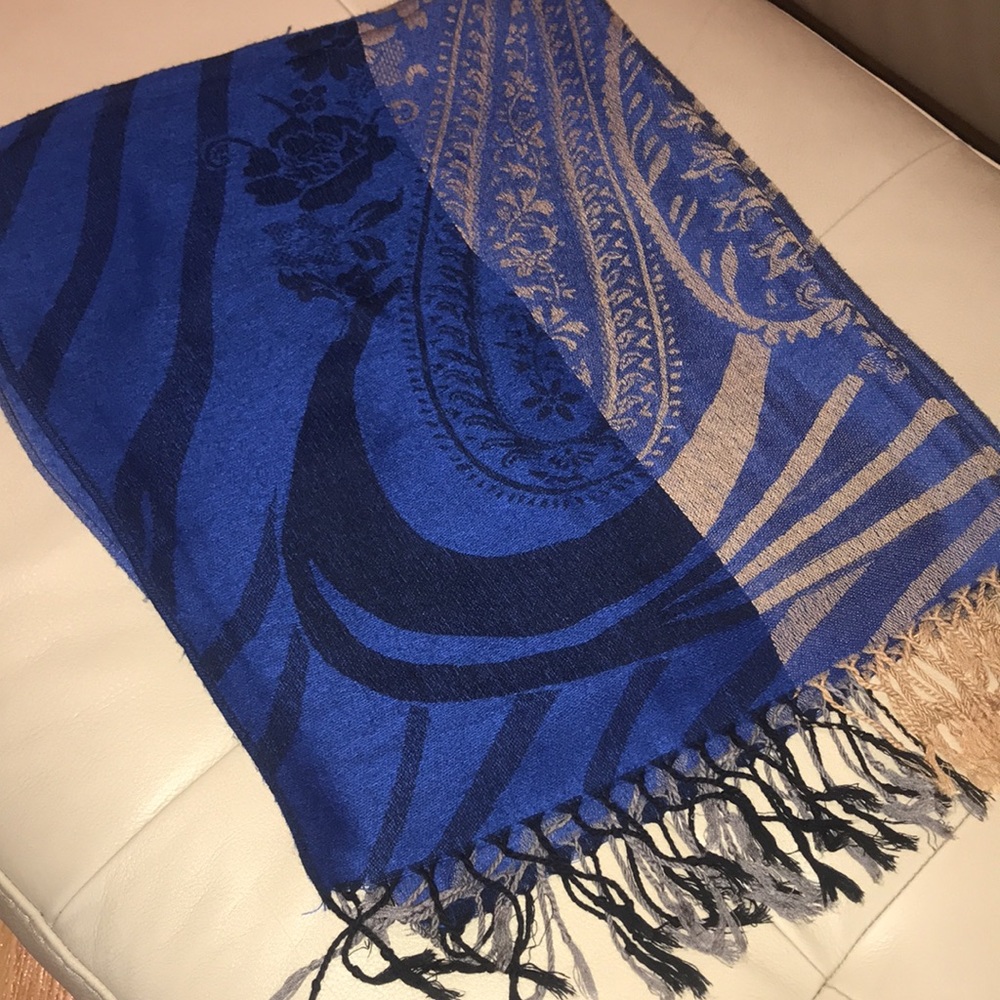 Scarf/Wrap - Picture 4 of 4